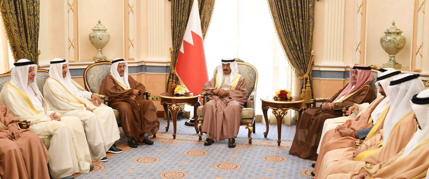 Prime Minister receives Royal Family members | Bahrain News Agency
